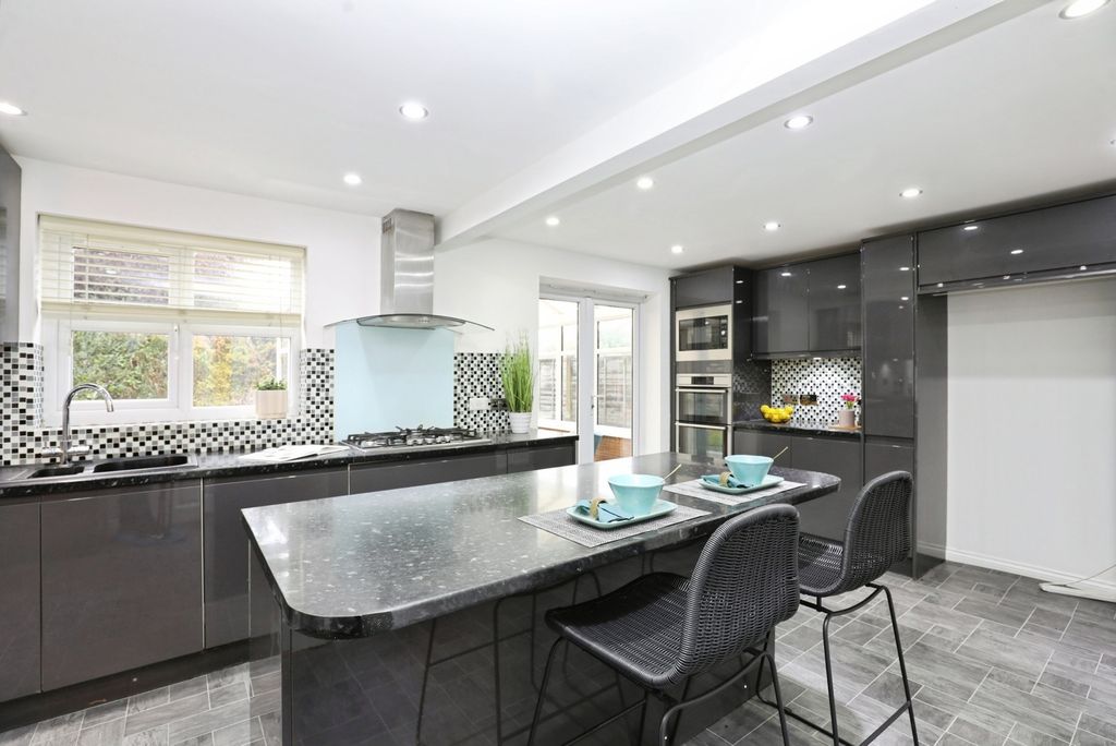 Property photo 2 of 33 Pbox-Img.Jpg