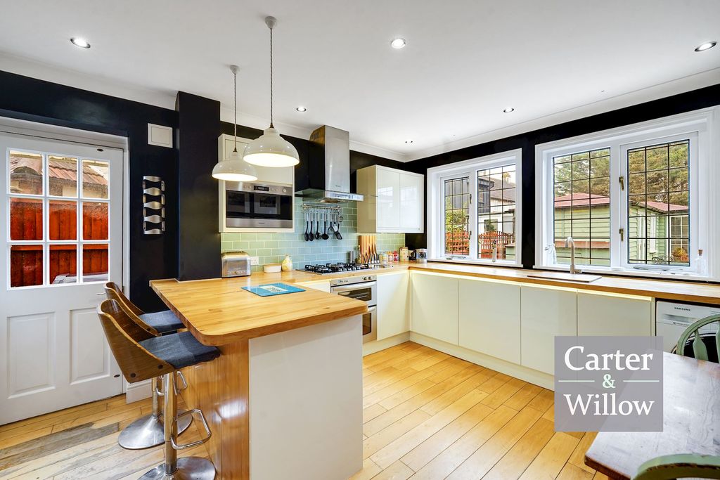 Property photo 2 of 17