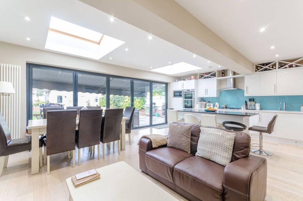 Property photo 2 of 17