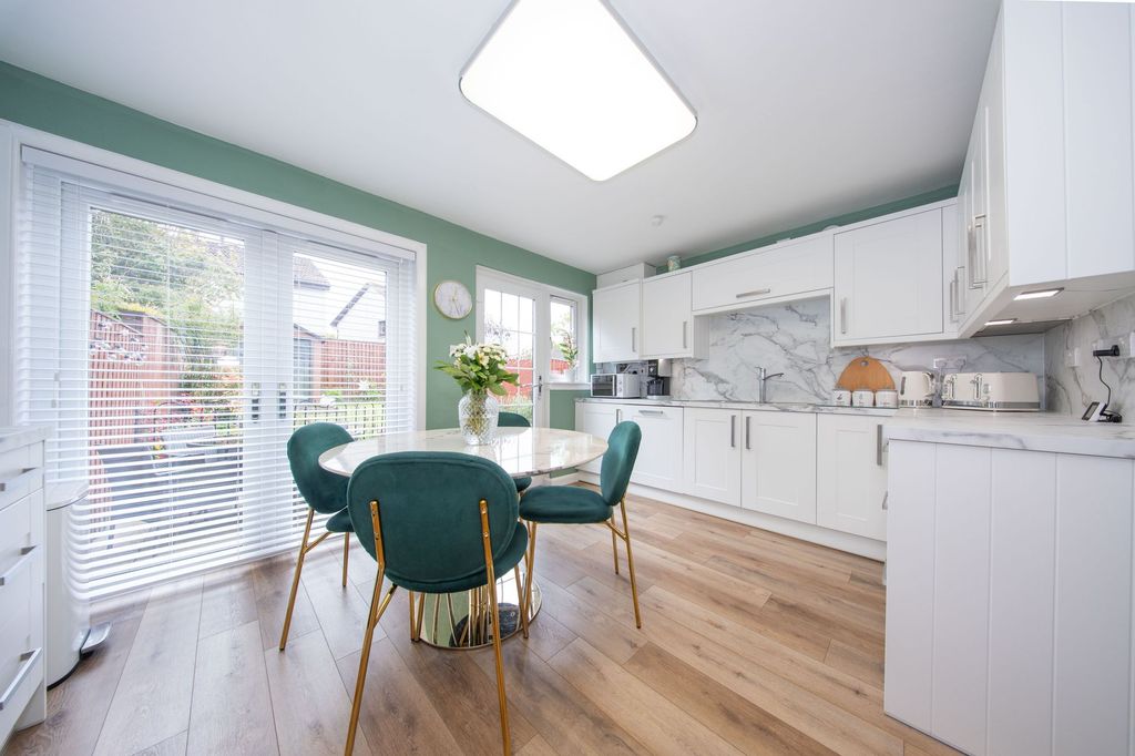 Property photo 3 of 28 Dining Kitchen
