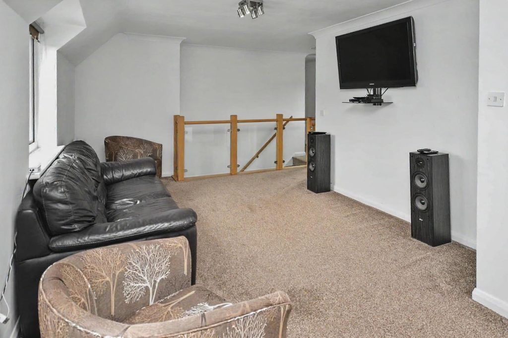 Property photo 3 of 14 9Zkwnwtb8_9O6Vju4Gq4Jxubams.Jpg