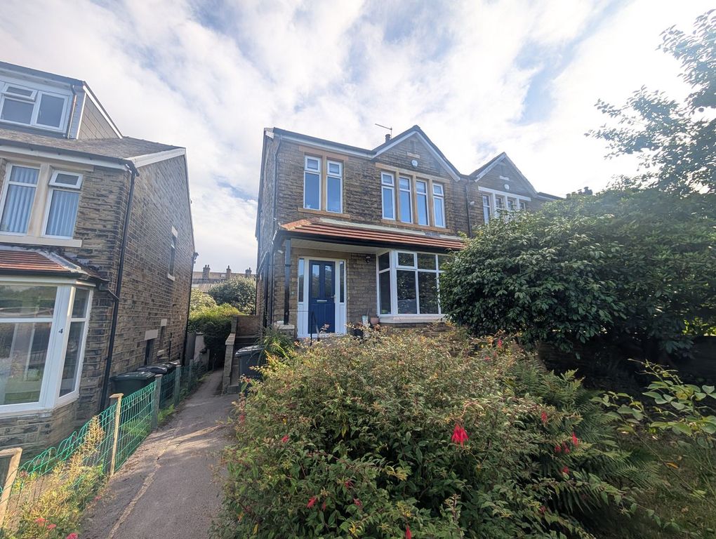 5 bed semi-detached house for saleRedburn Drive, Shipley BD18
