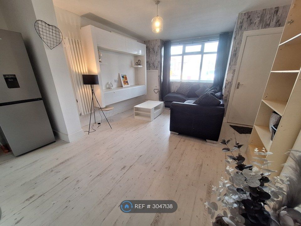 Property photo 3 of 27