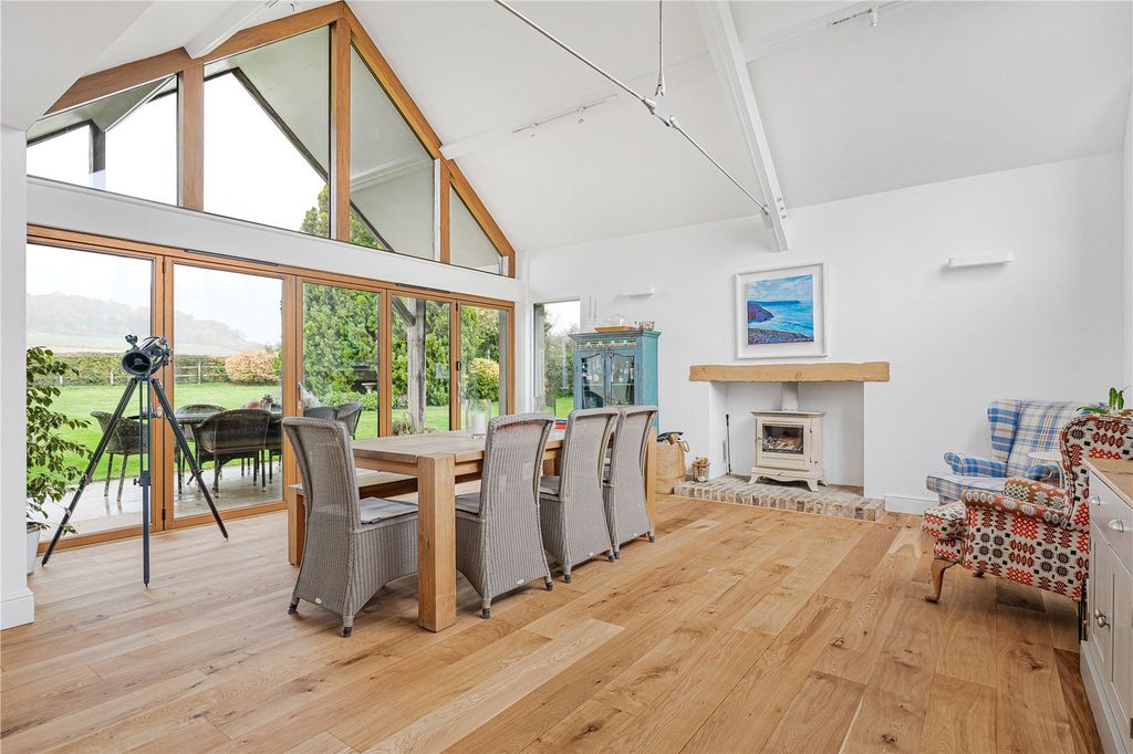 Property photo 2 of 30 Breakfast Room