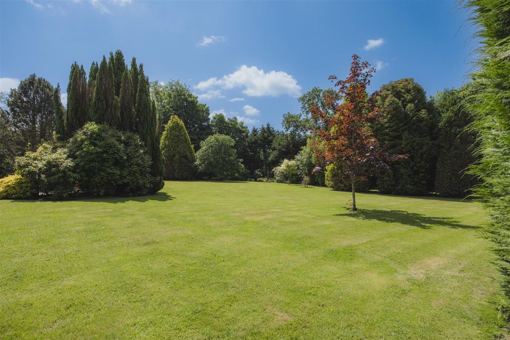 Property photo 2 of 40