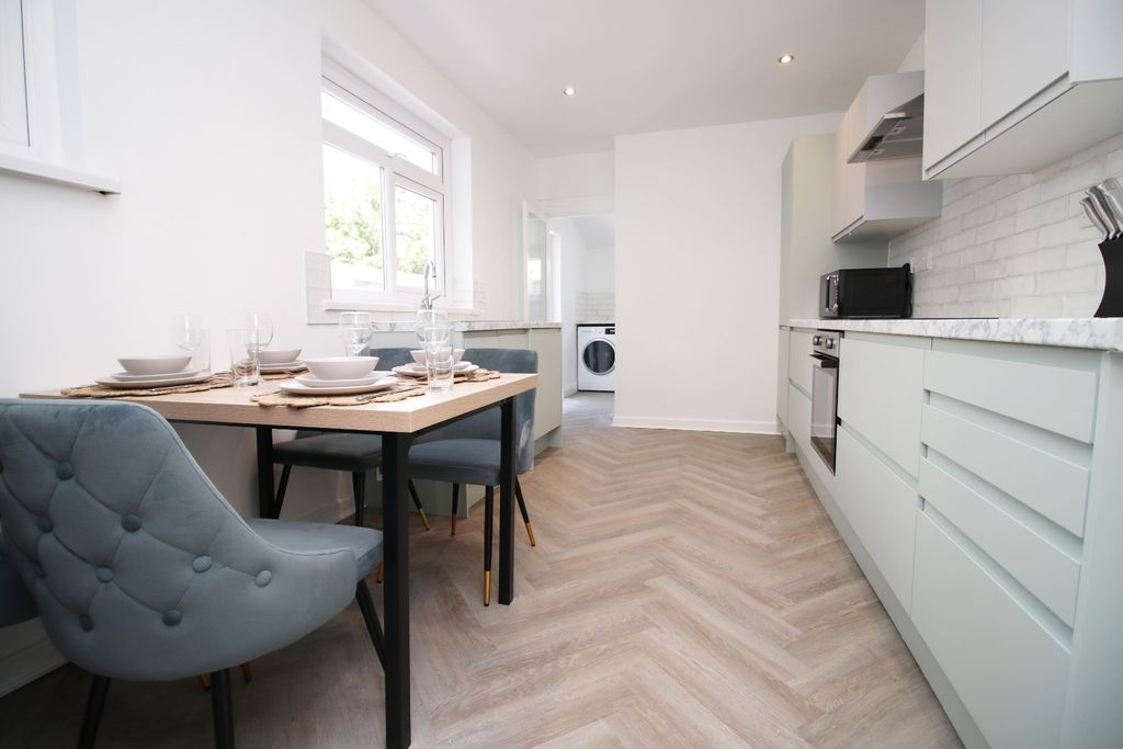 Property photo 1 of 49 4592370