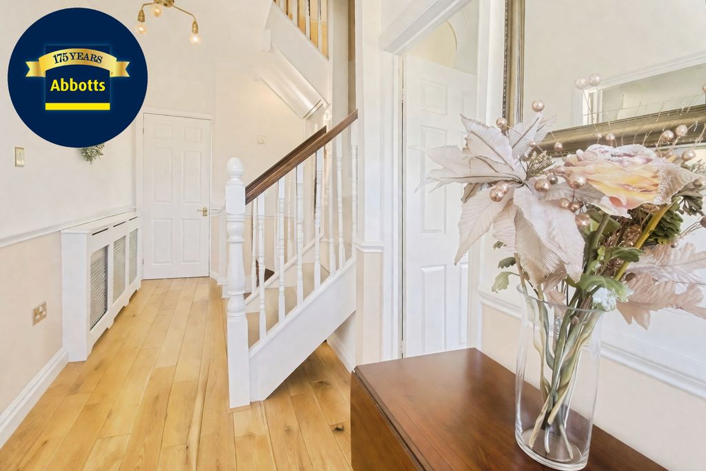 Property photo 2 of 18