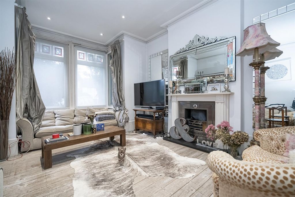 Property photo 2 of 21 Front Reception A.Jpg