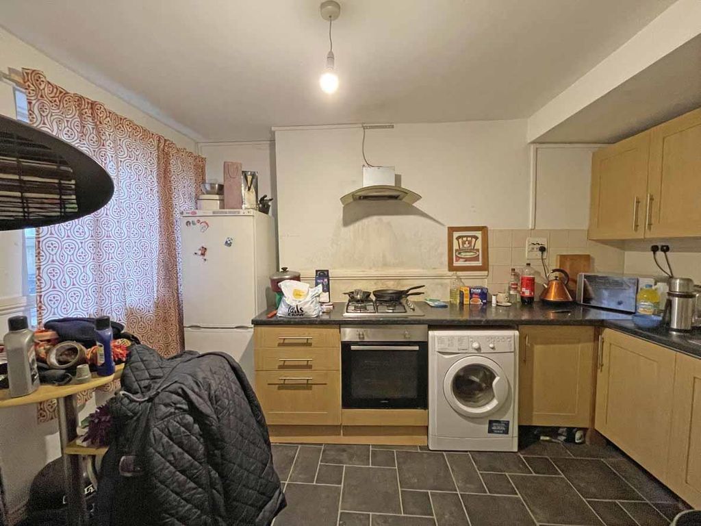 Property photo 3 of 14 Salisbury Road 94c Kitchen Dining Room 2.Jpg