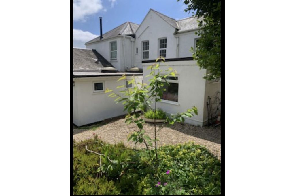 Property photo 3 of 11