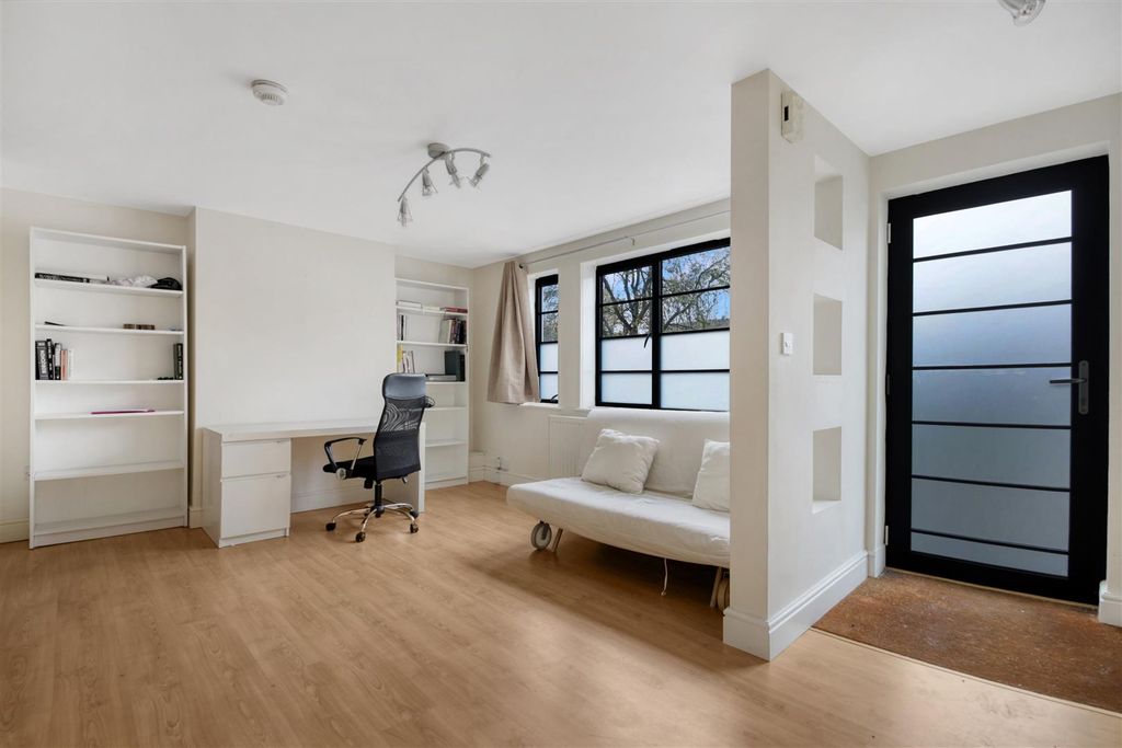 Property photo 1 of 10 Living.Jpg