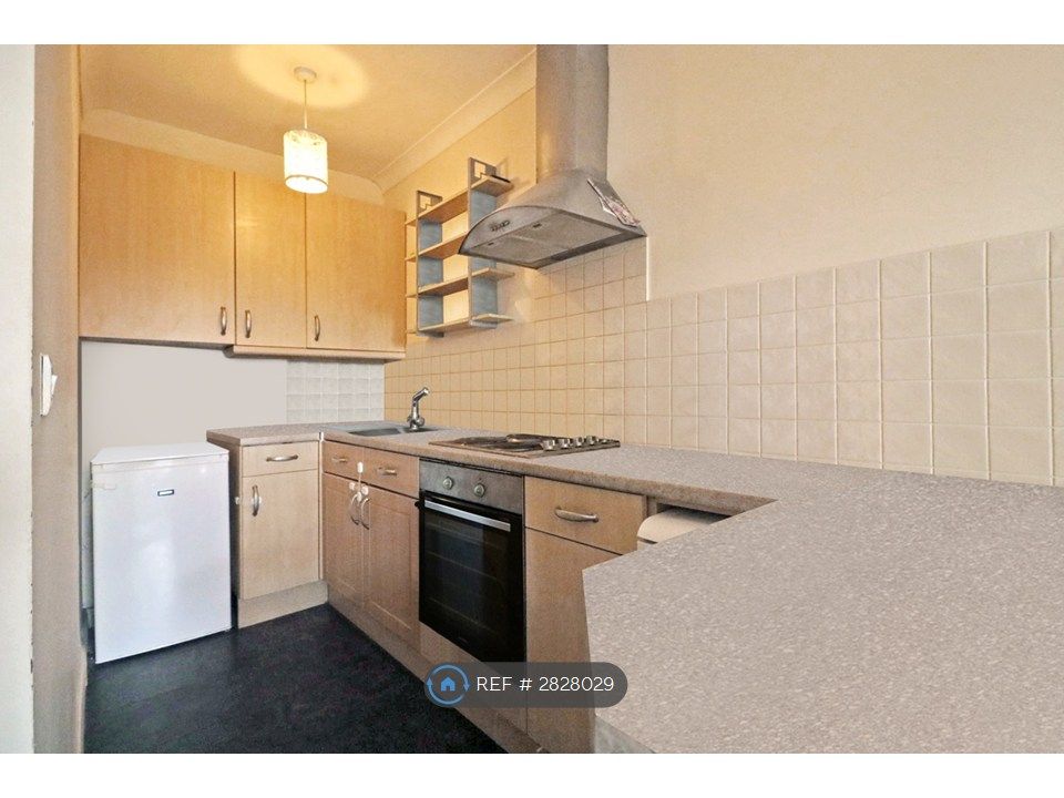 Property photo 3 of 11 Kitchen