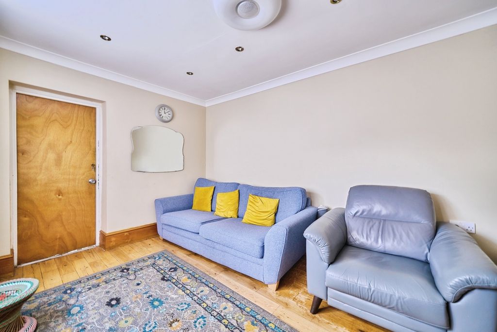 Property photo 3 of 23 Pbox-Img.Jpg