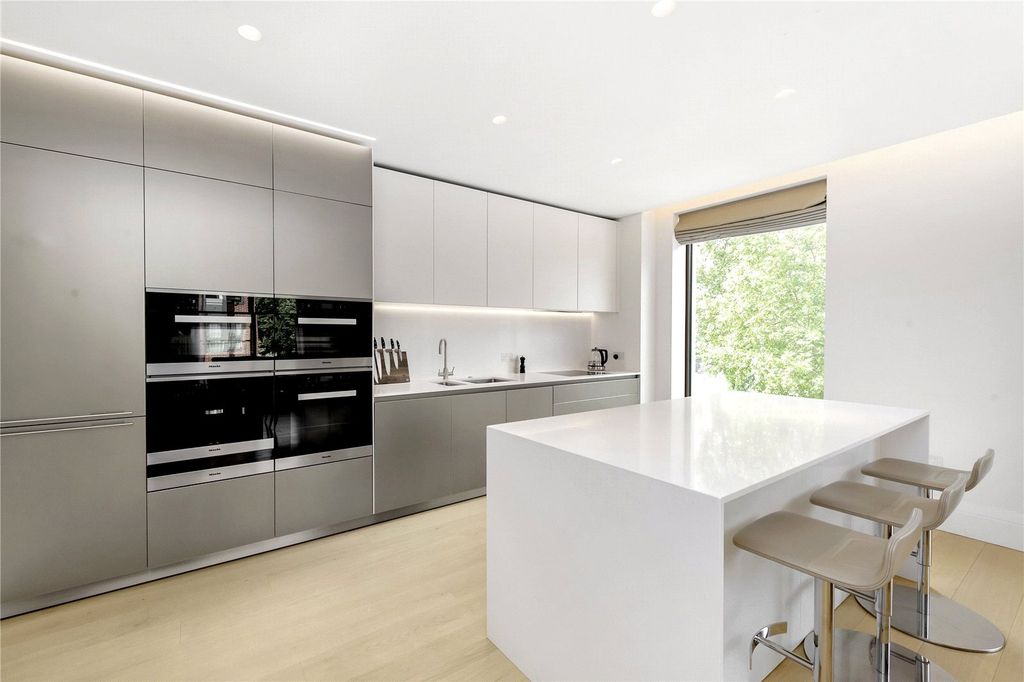 Property photo 3 of 16 Kitchen