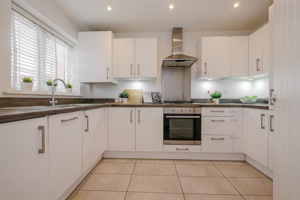 Property photo 3 of 15 Kitchen