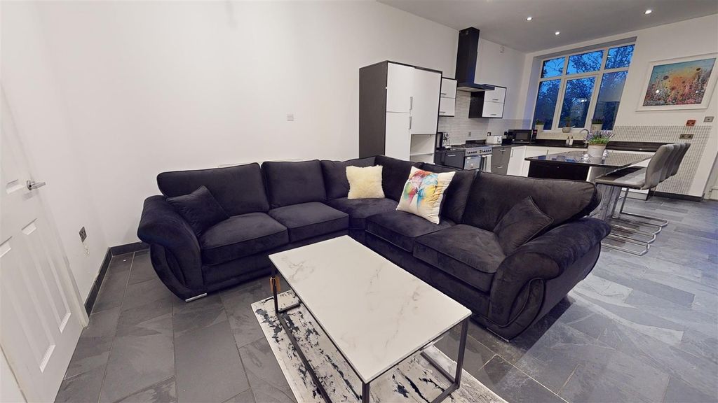 Property photo 3 of 15 Lounge Area