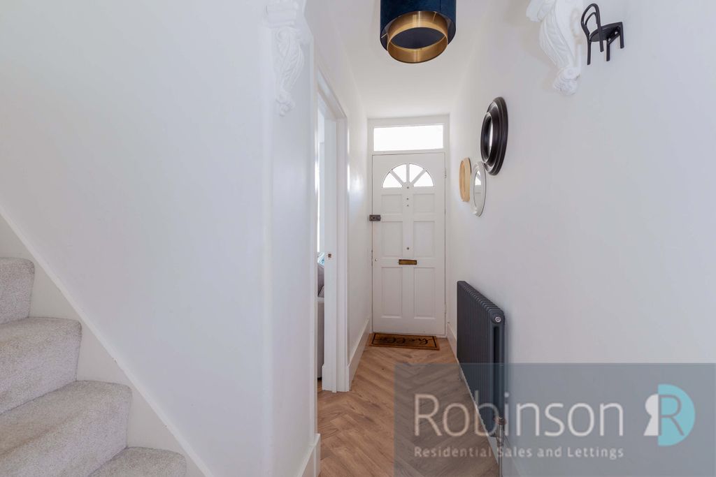 Property photo 2 of 19 67 Clare Road-6