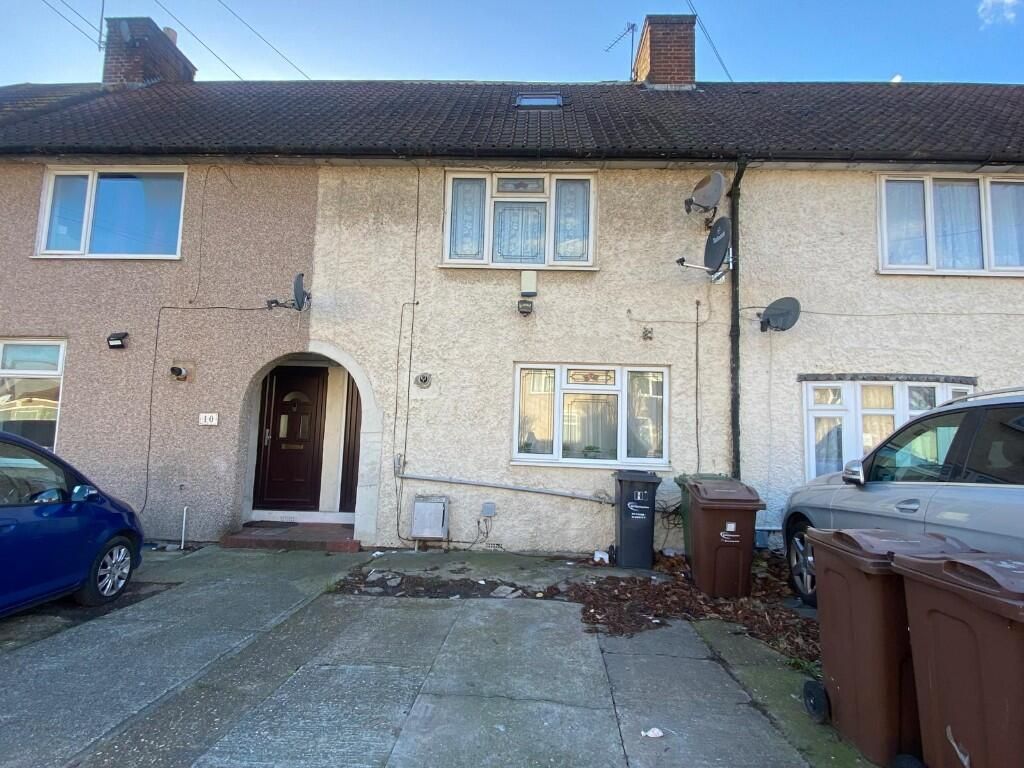Property photo 1 of 13 Three Bedroom Terraced For Sale