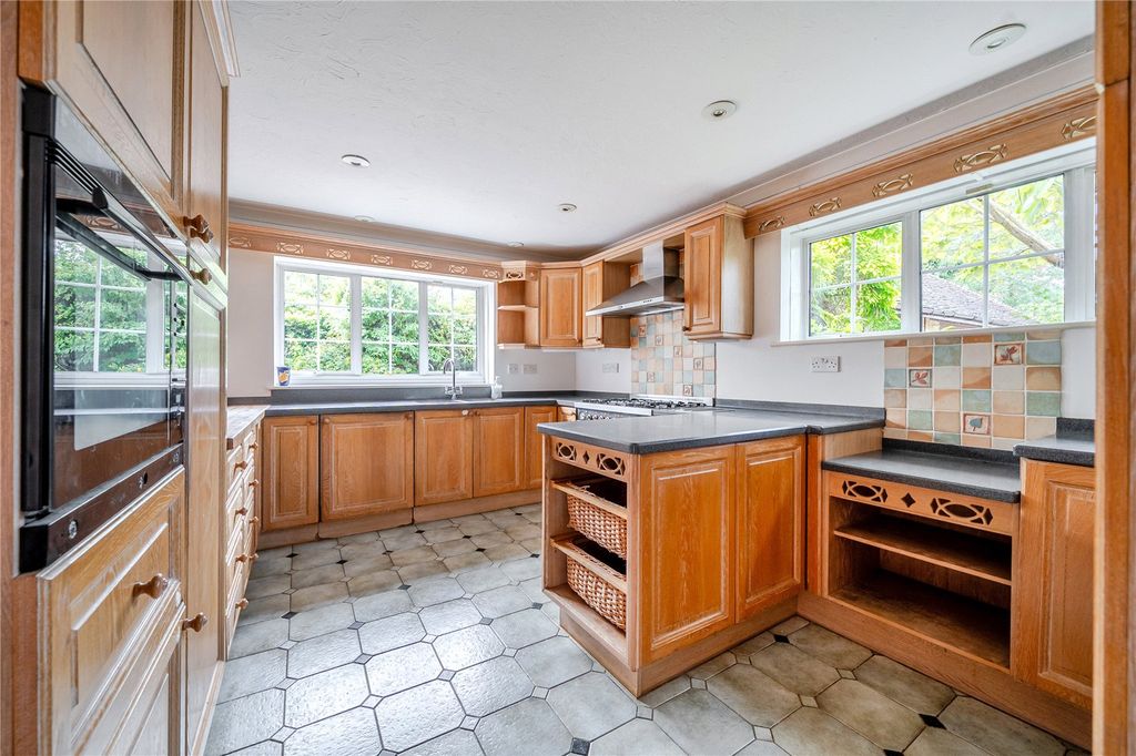 Property photo 3 of 18 Kitchen