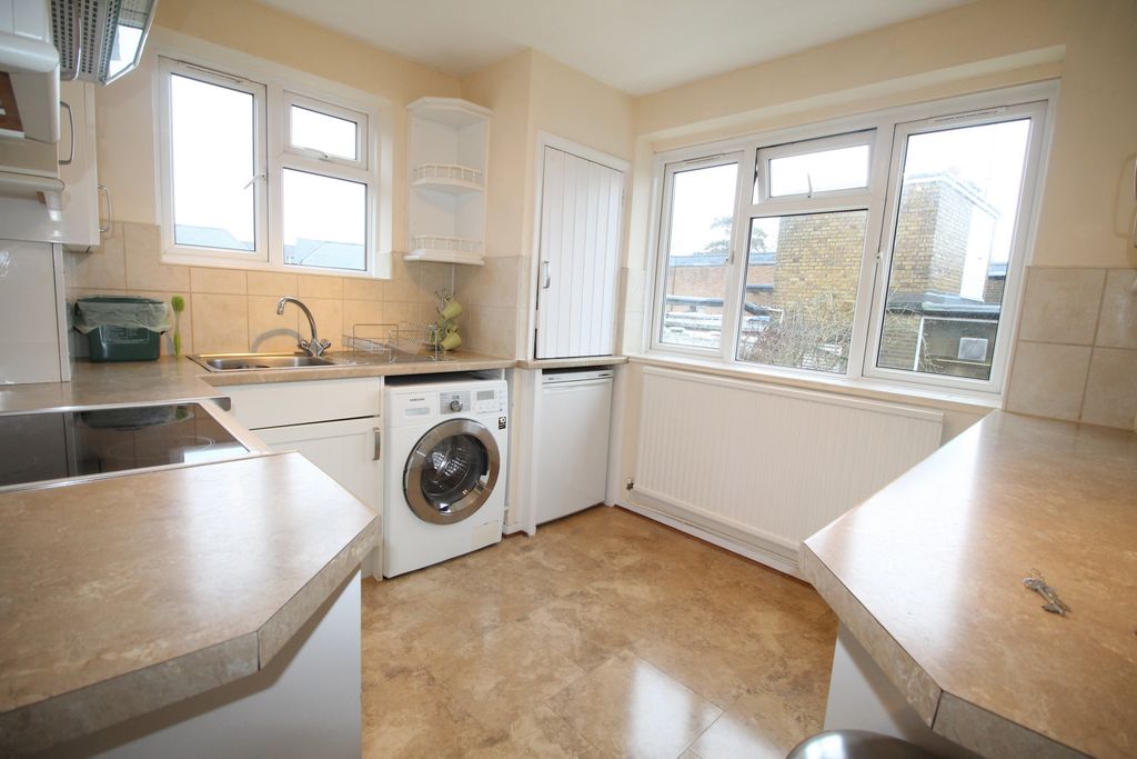 Property photo 2 of 10 Kitchen