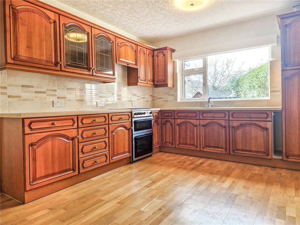 Property photo 3 of 12 Kitchen