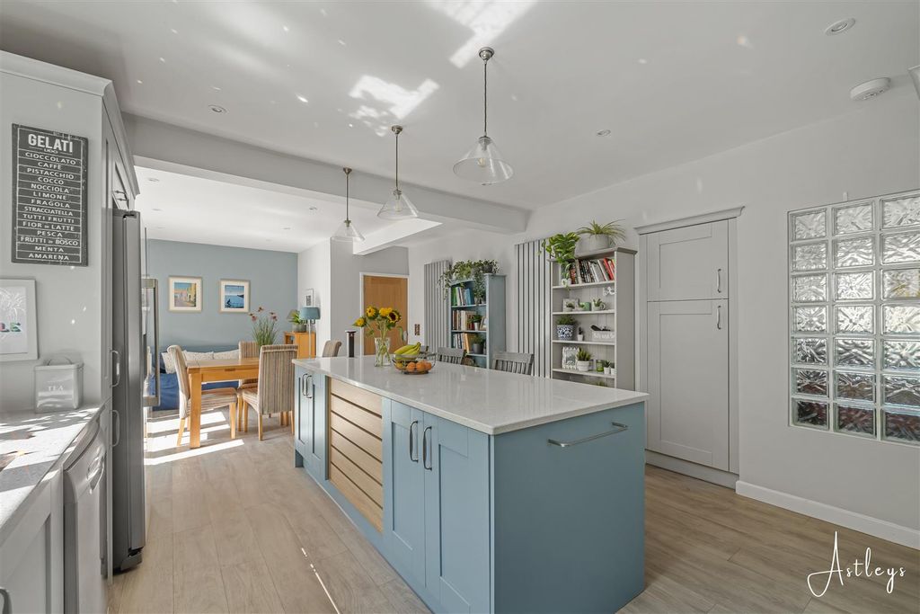 Property photo 2 of 37