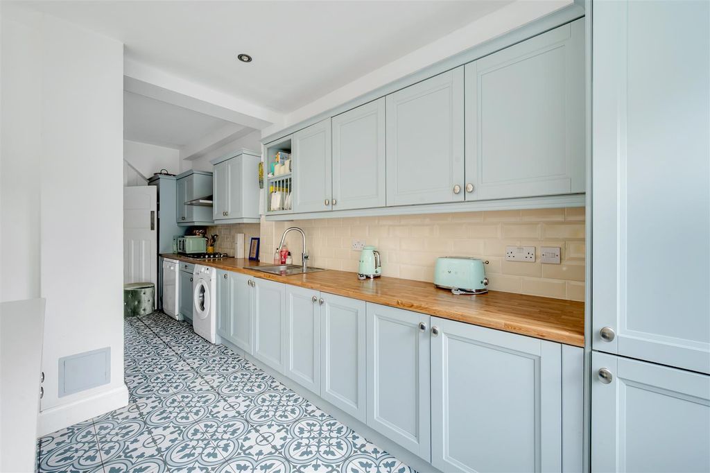 Property photo 3 of 19 Cecil Road-14.Jpg
