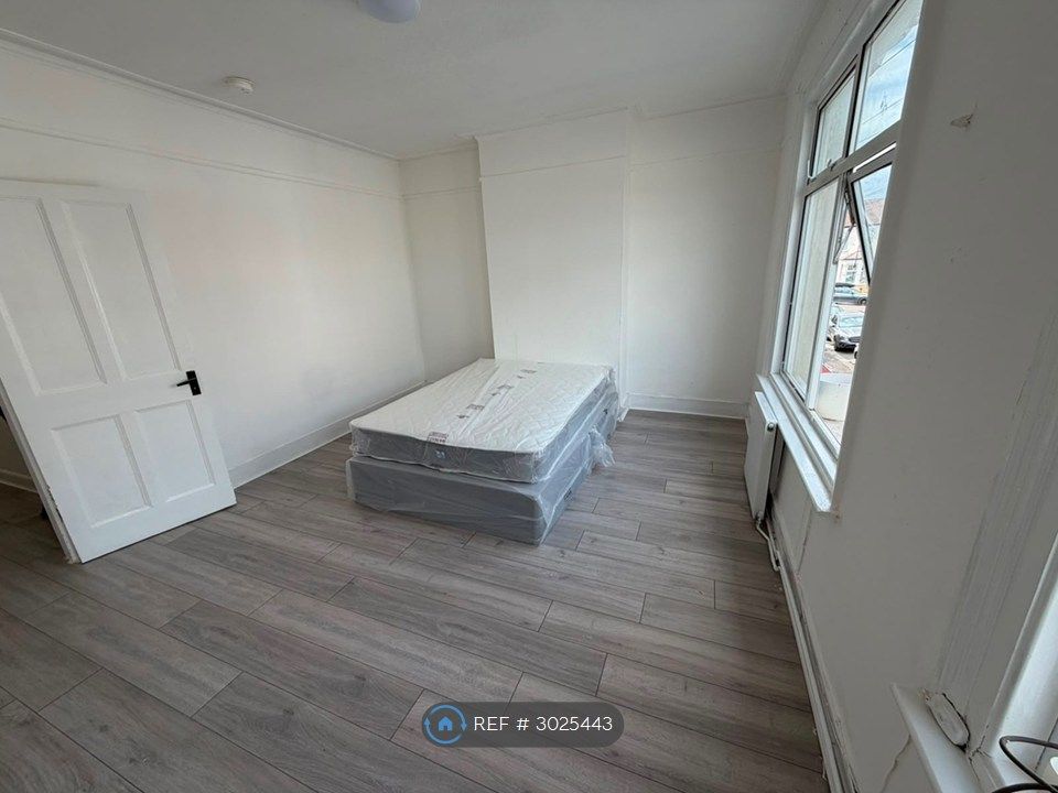 Property photo 3 of 10 Room 1