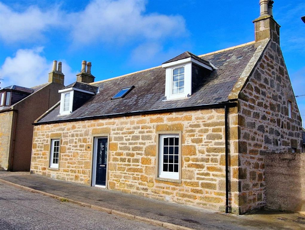 Property photo 1 of 32 17 New Street Hopeman