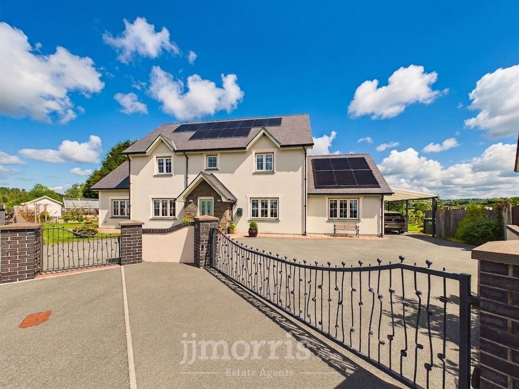 Property photo 2 of 60