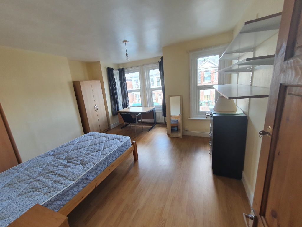 Property photo 3 of 8 Fff Bed