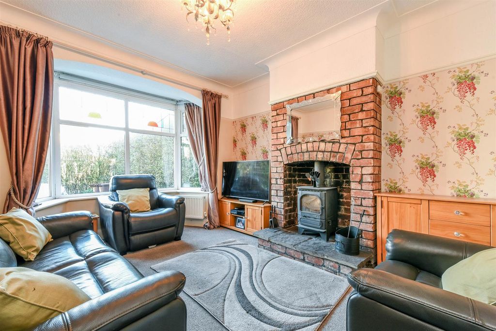 Property photo 2 of 28 Lounge