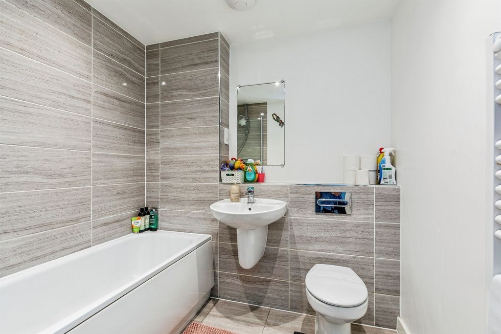 Property photo 3 of 17