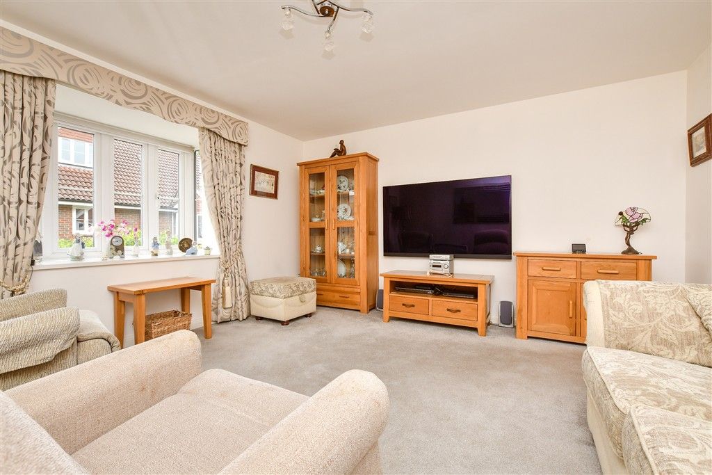 Property photo 3 of 15 Lounge