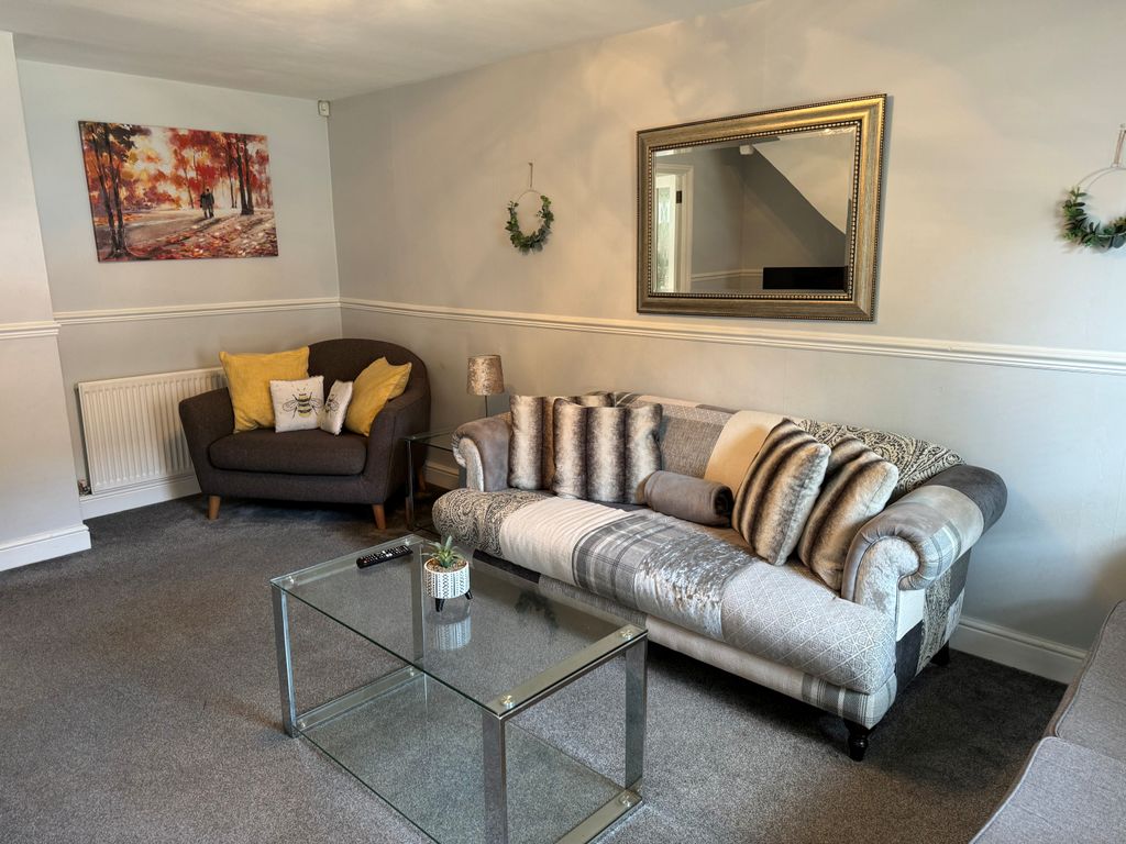 Property photo 2 of 12 4