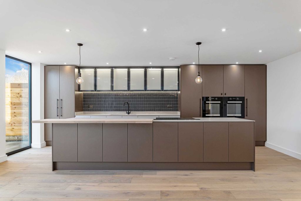 Property photo 3 of 24