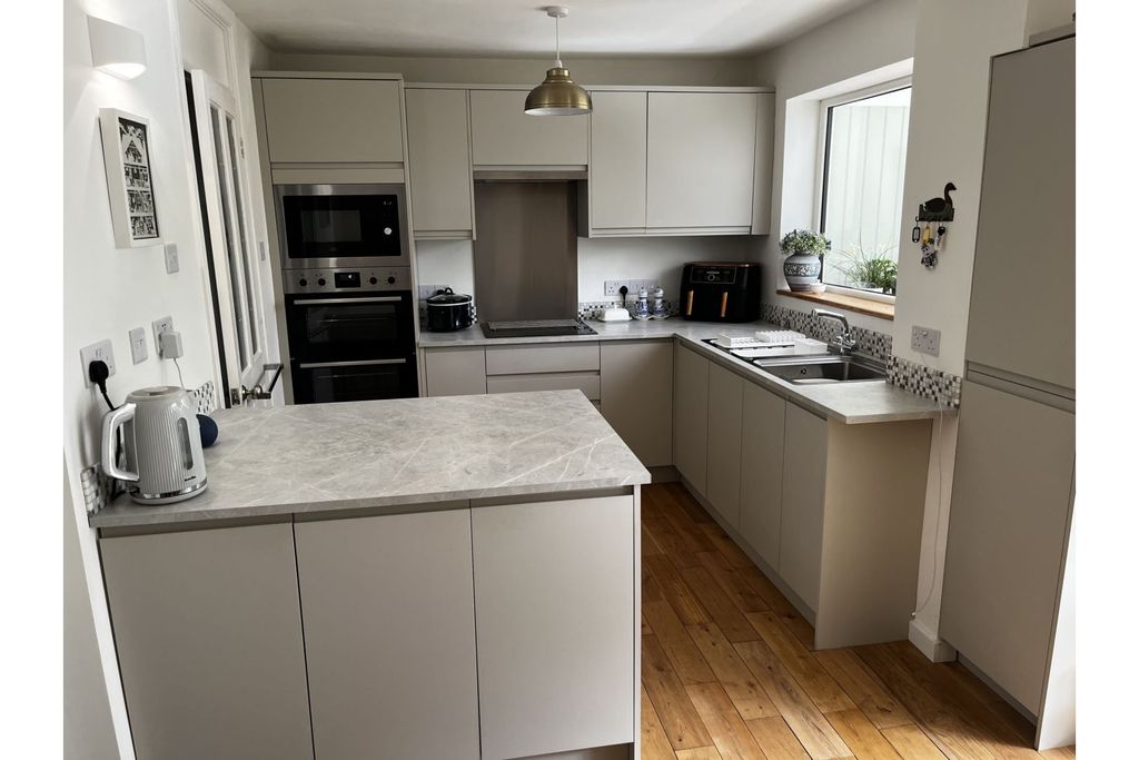 Property photo 3 of 18 Kitchen/Diner