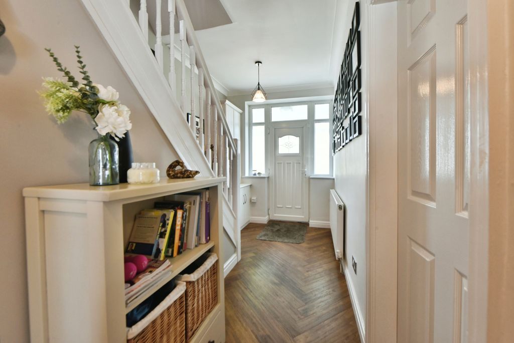 Property photo 2 of 19 Hallway