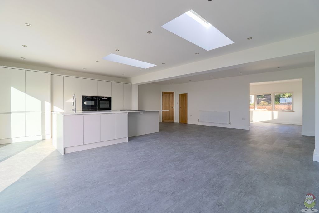 Property photo 2 of 30