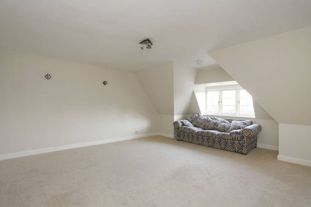 Property photo 2 of 6