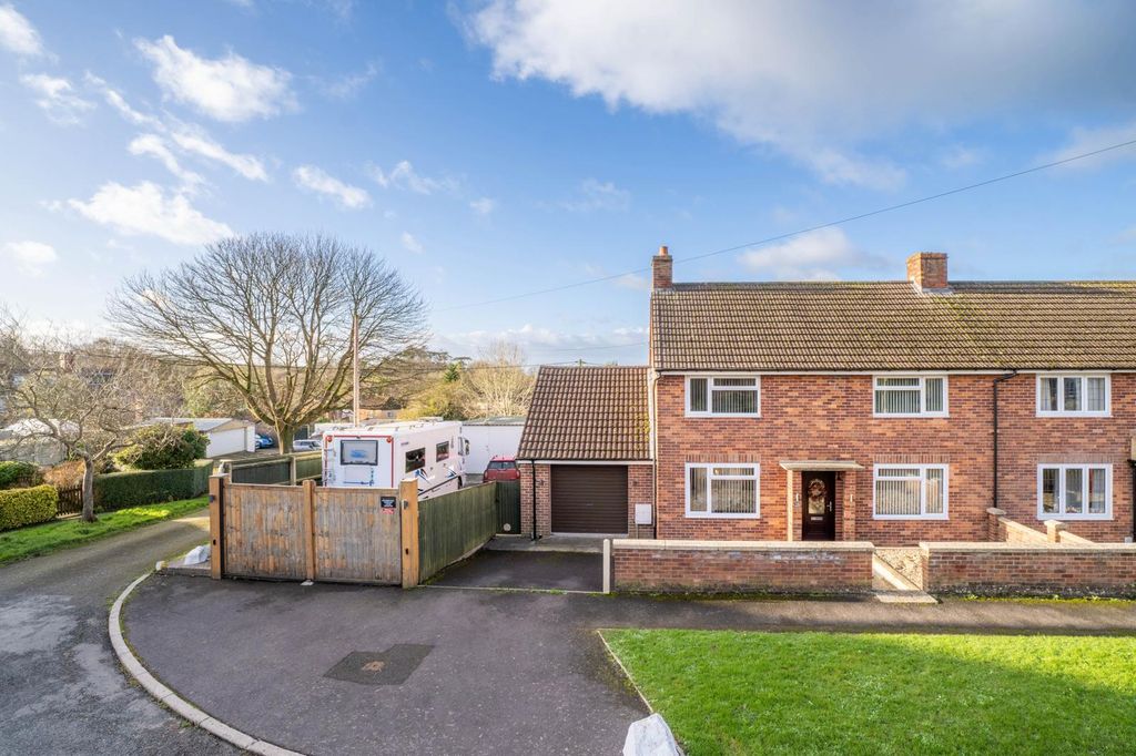 Property photo 1 of 28