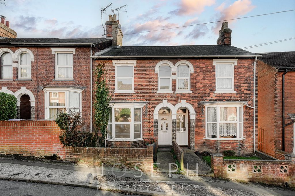 Property photo 1 of 11