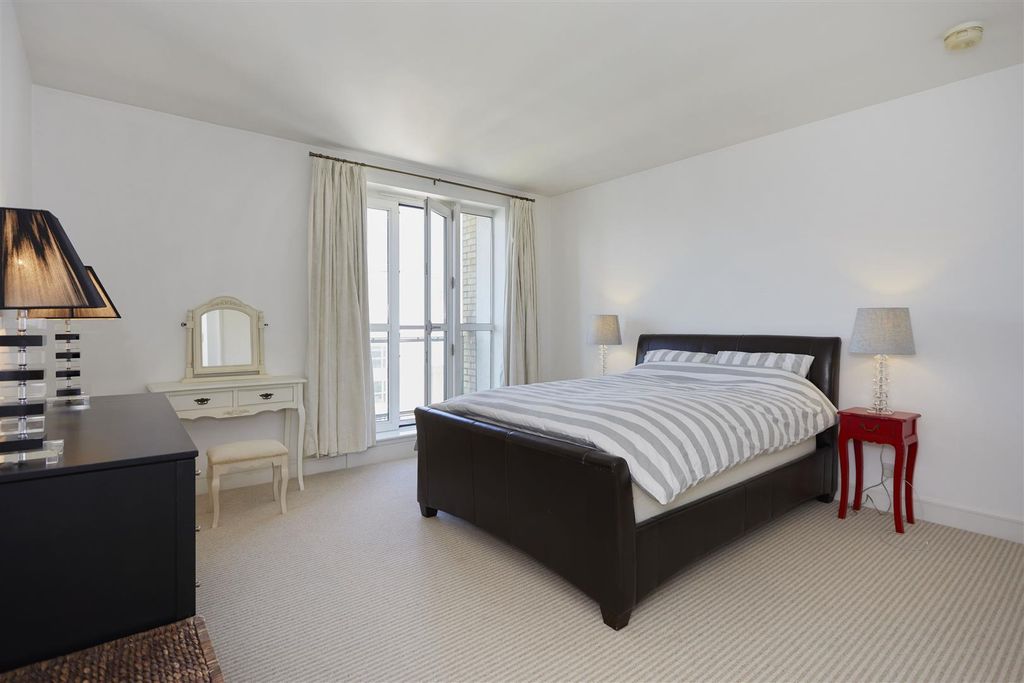 Property photo 3 of 17 Bedroom 1 Ensuite