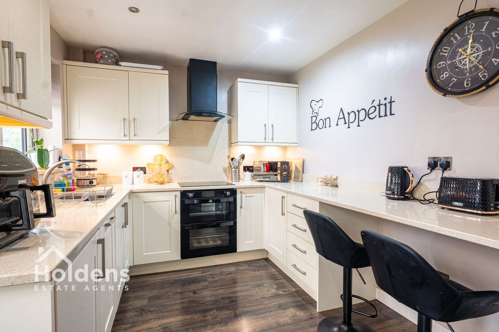 Property photo 3 of 18