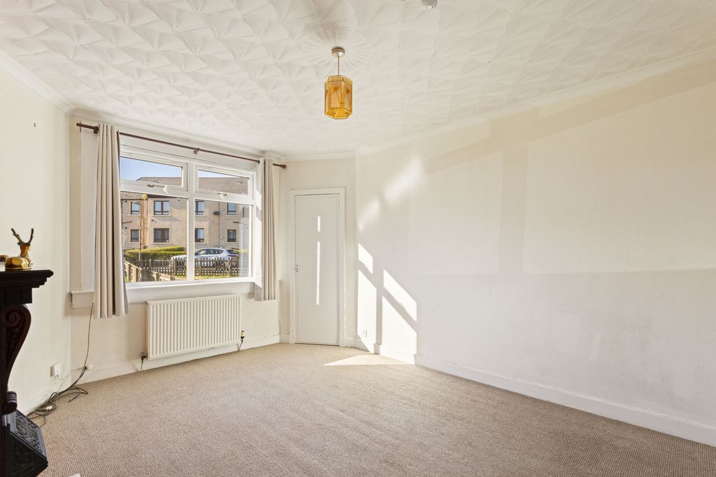 Property photo 3 of 11 38 Riddochhill Crescent 06