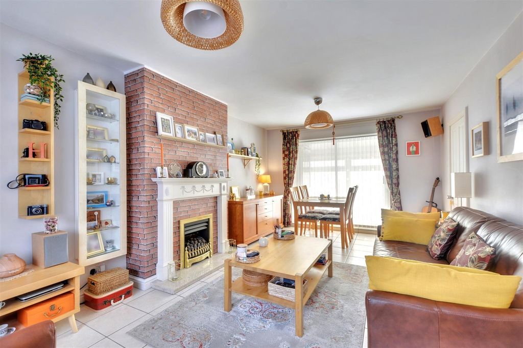 Property photo 2 of 19 Lounge_2.Jpeg