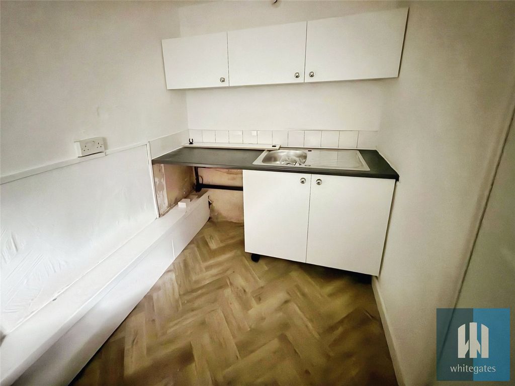 Property photo 3 of 8 Picture No. 12