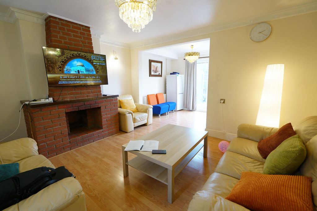 Property photo 3 of 12