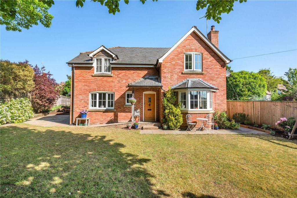 Property photo 1 of 19 Lodge Hill Road
