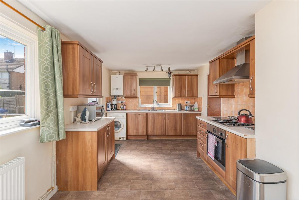 Property photo 2 of 13 40 Bull Baulk, Middleton Cheney-8.Jpg
